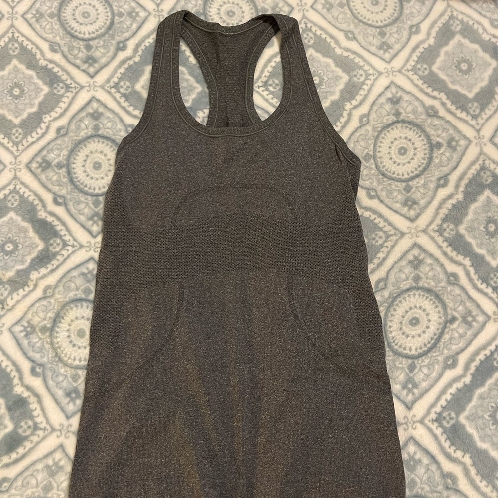Lululemon tank size 4
